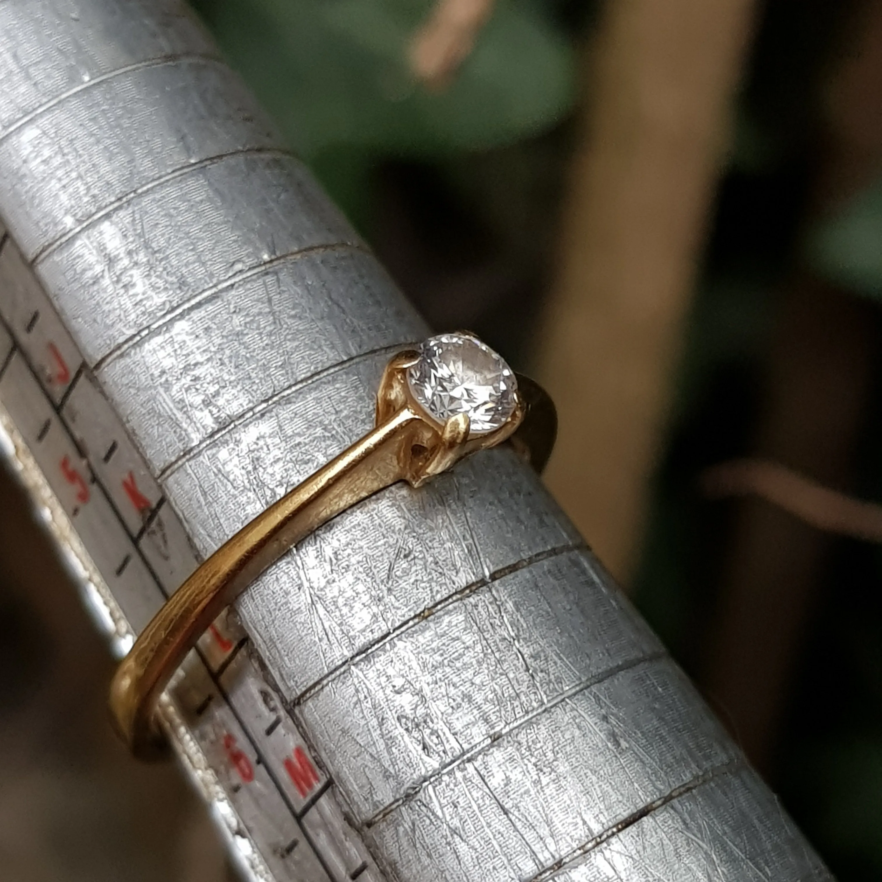 18k Gold Diamond Solitaire Ring 0.25cts Size U.K L Vintage London circa 1985