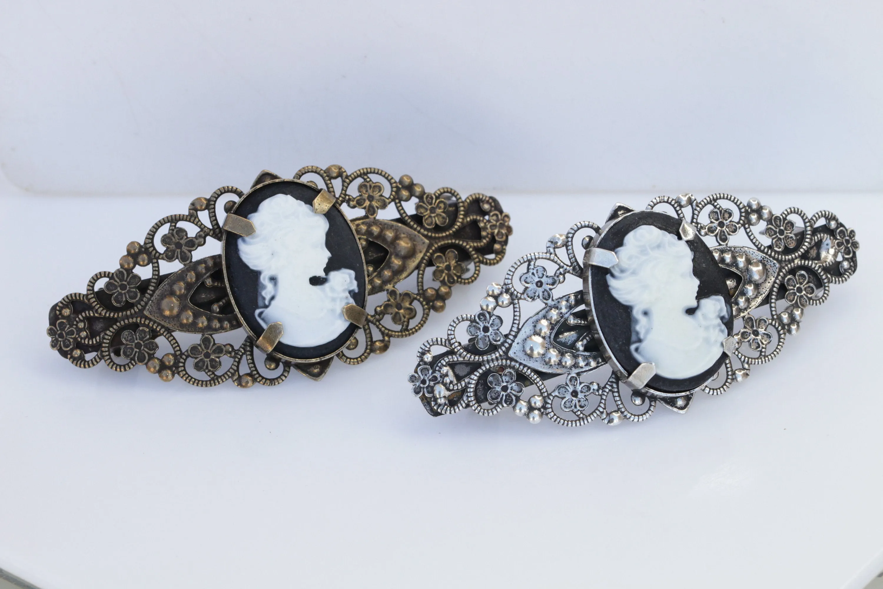 CAMEO HAIR BARRETTE