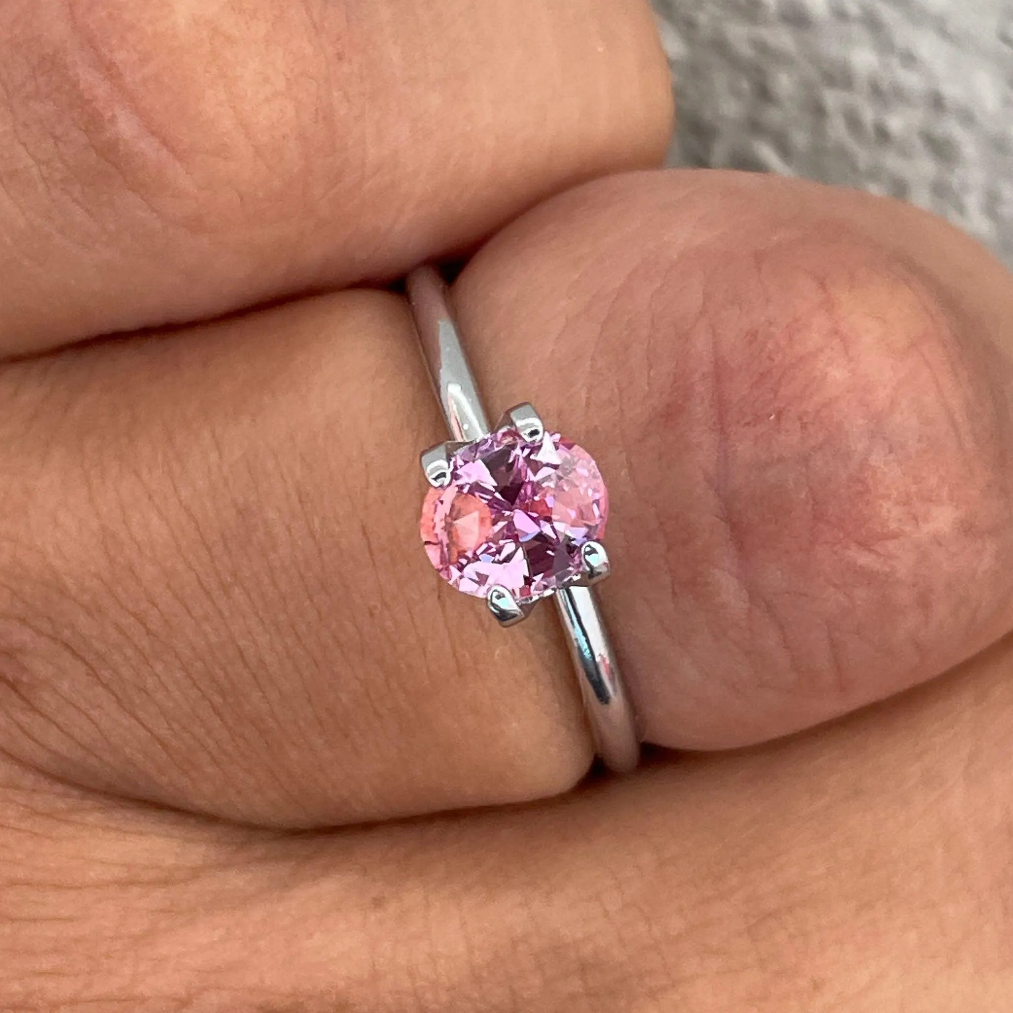 Oval Pink Sapphire 1.05 Carat Loose Gemstone Natural Unheated Stone for Making Jewellery. A perfect pink oval cut sapphire